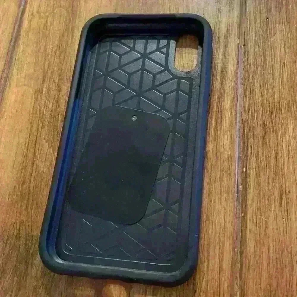 Otterbox iPhone XR case with magnetism